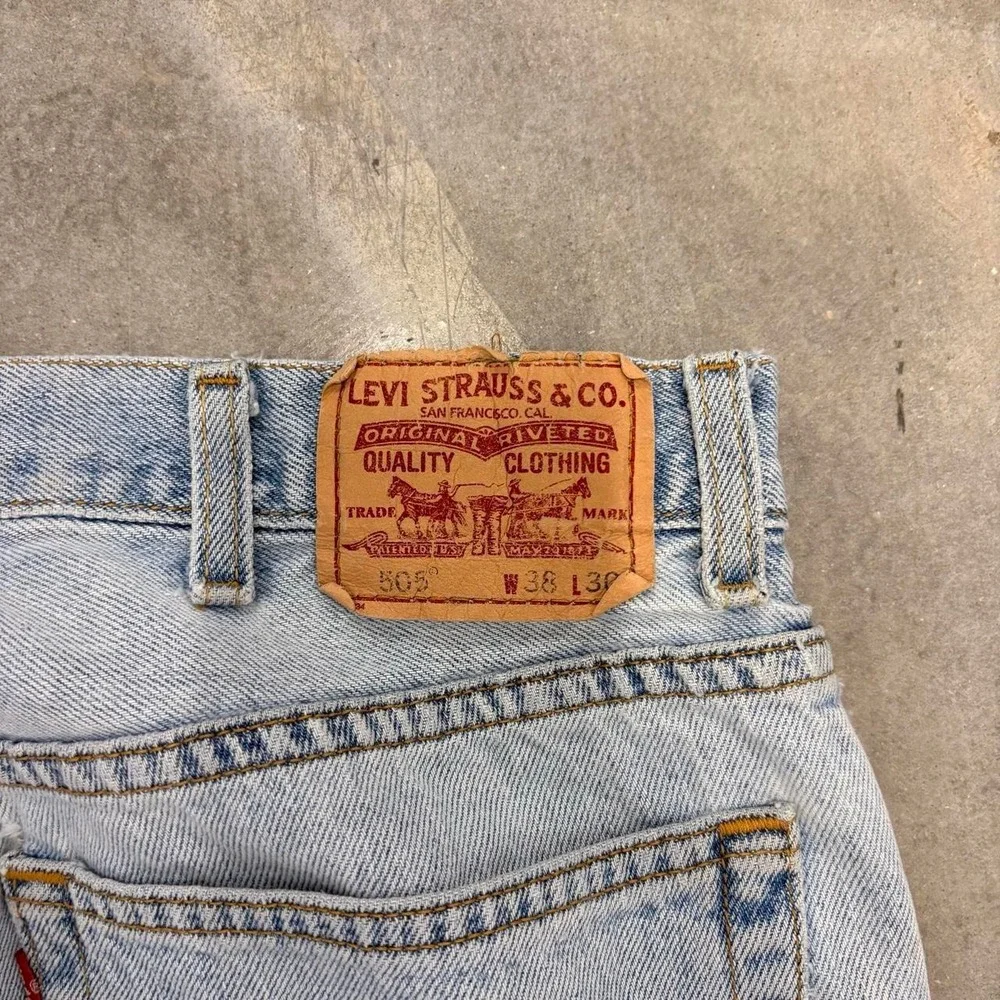 Vintage Levis 505 Regular Fit Straight Leg Jeans Light Wash Distressed 38x30
